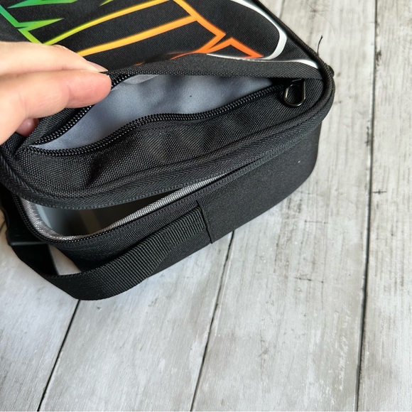 PREOWNED NIKE LUNCH BOX RECTANGLE BLACK ZIP CLOSURE RAINBOW SWOOSH - Picture 7 of 8